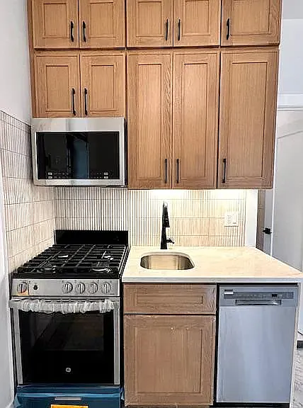 527 Leonard St #2B — Photo 2