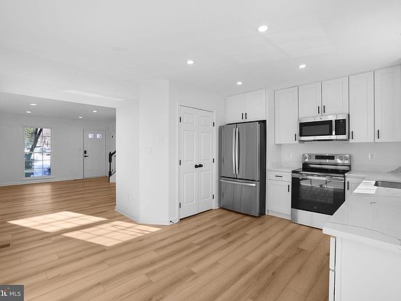 2nd image of 1742 Tiger Lily Cir