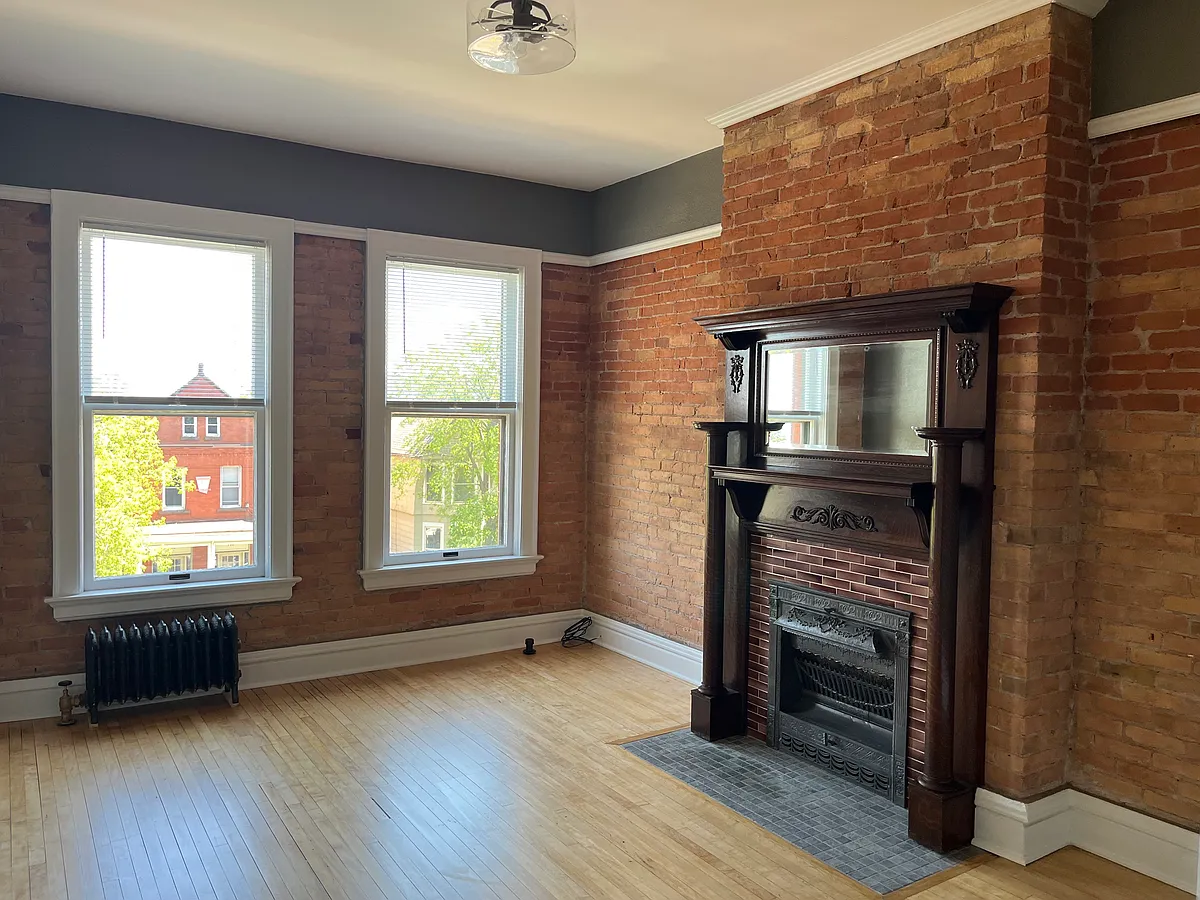 Building Photo - 721 E 1st St #5