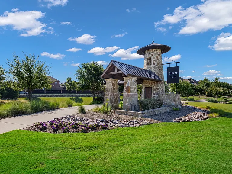 3315 Royal Ridge Dr — Photo 4
