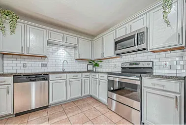 4 bed, 1700 sqft, $825 — Photo 1