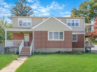 28 Green Ave, Lynbrook, NY 11563