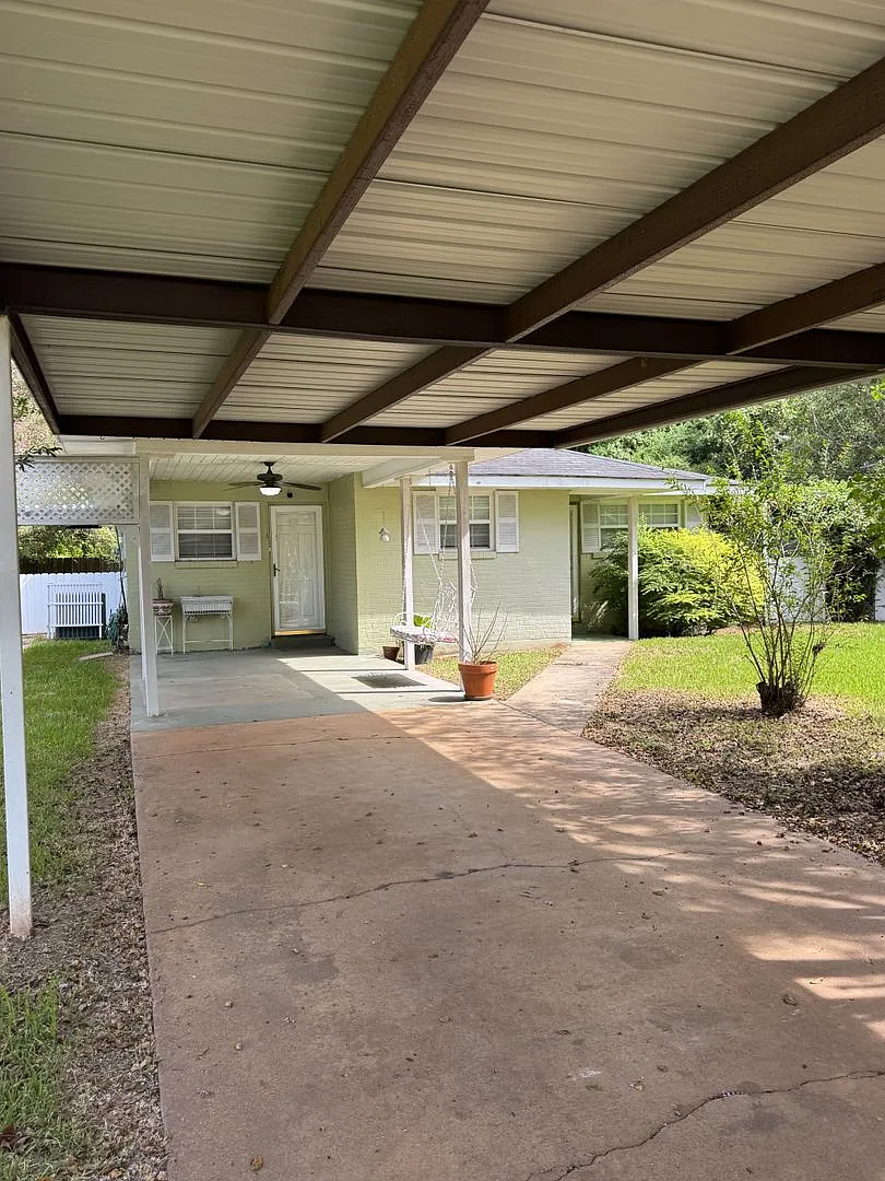 Single Family Residence — Photo 3