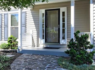 5410 Sequoia Farms Dr, Centreville, VA 20120