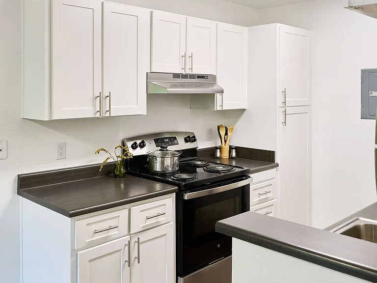 Monte Vista Apartments — Photo 8