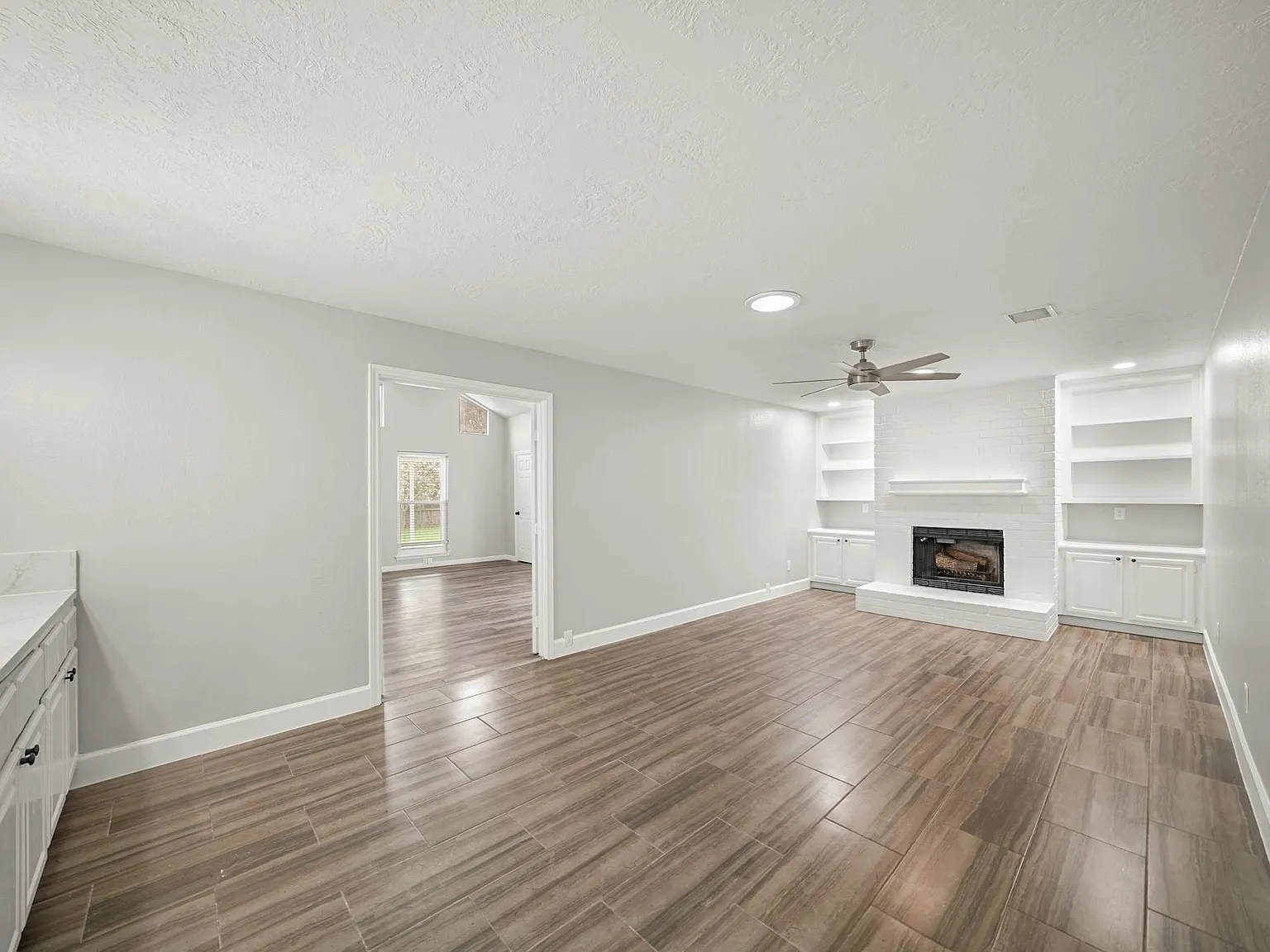 4 bed, 2.5 bath, 2336 sqft, $2,350 — Photo 3