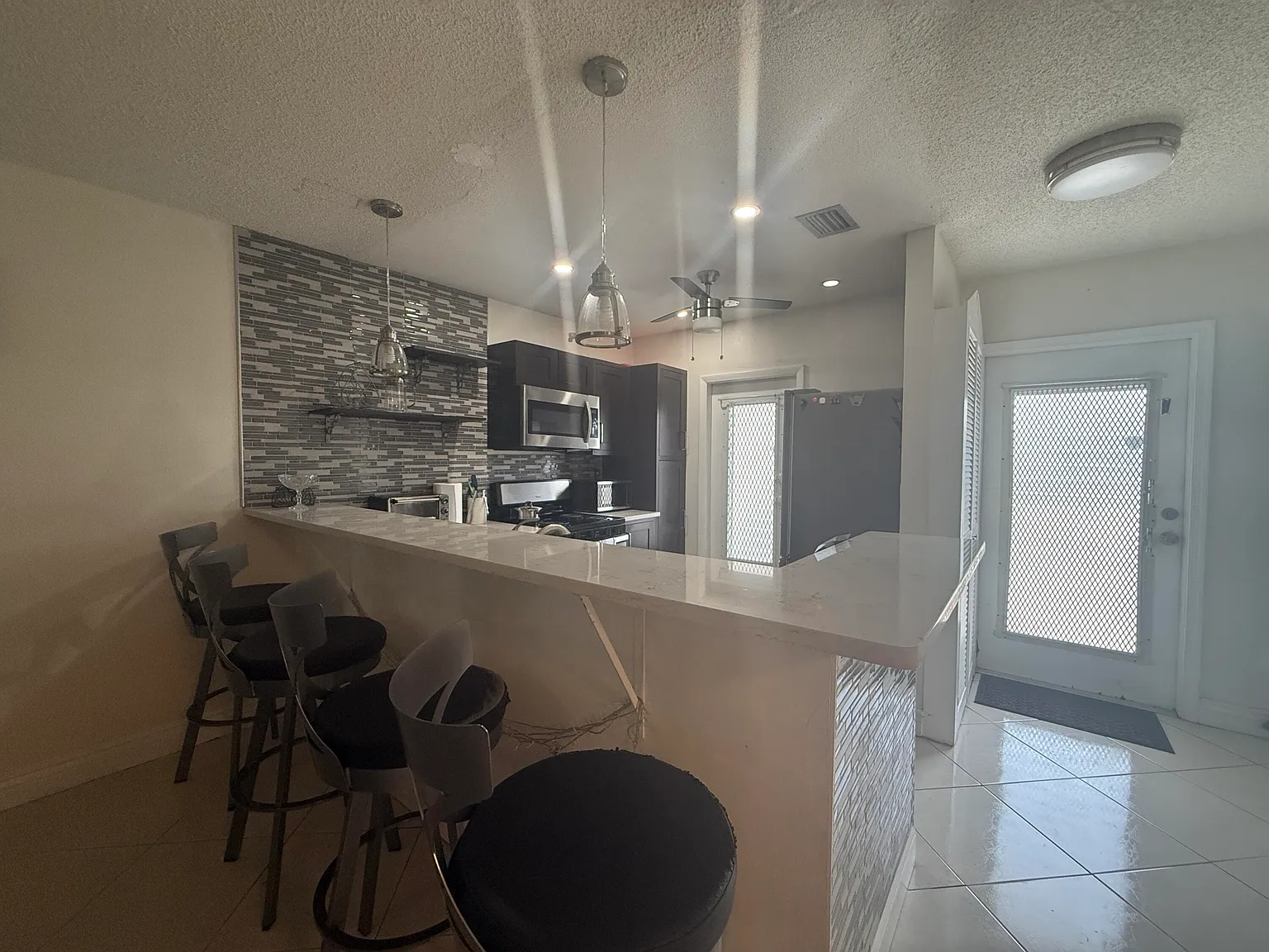2 bed, 2.0 bath, 944 sqft, $2,200 — Photo 3