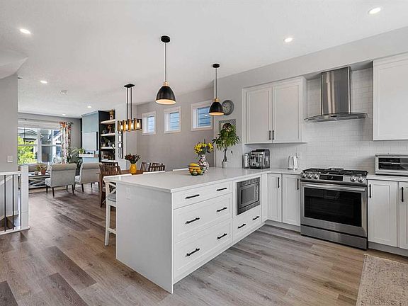 5th image of 327 N Masters Row SE