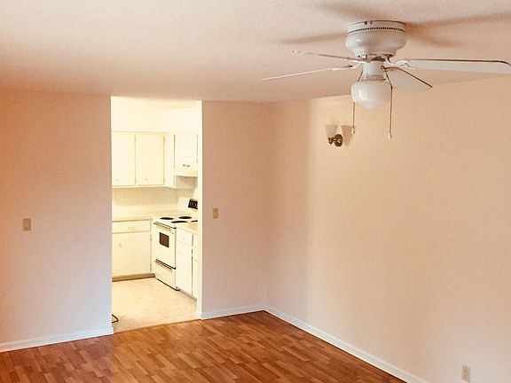 Living/Dining room looking into kithen