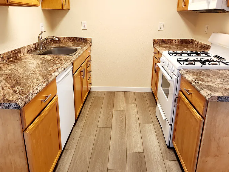 3738 Swift Ave — Photo 5