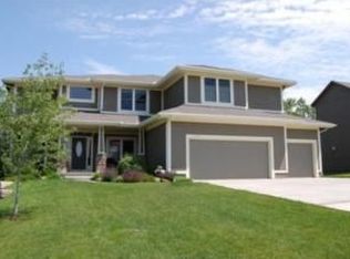 15260 Pine Ridge Rd, Basehor, KS 66012