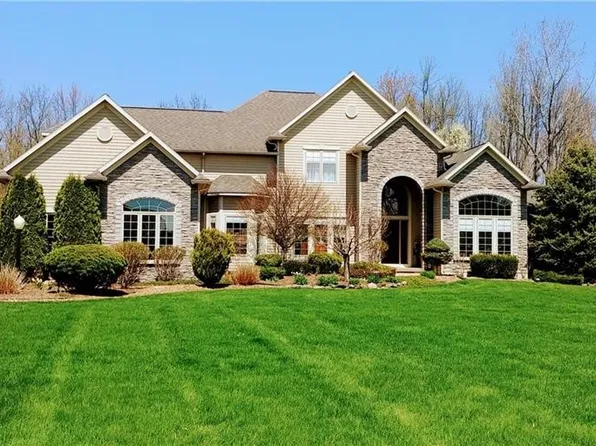 8181 Cranes Watch Cir, Baldwinsville, NY 13027