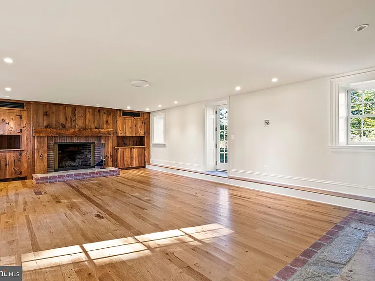 16131 Old York Rd — Photo 63