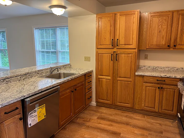16 Munchausen Ave — Photo 2
