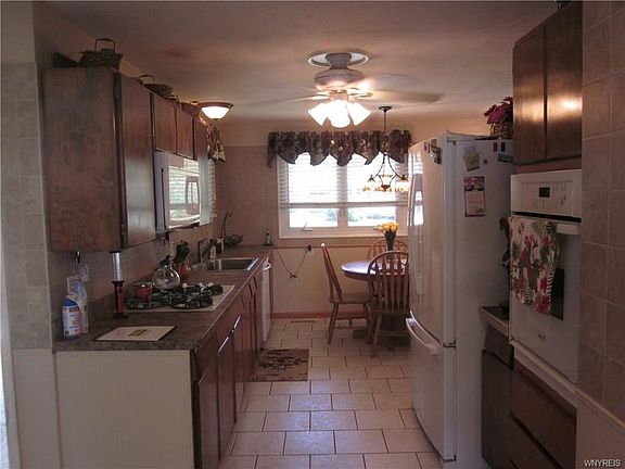 5th image of 294 Fairlane Ave