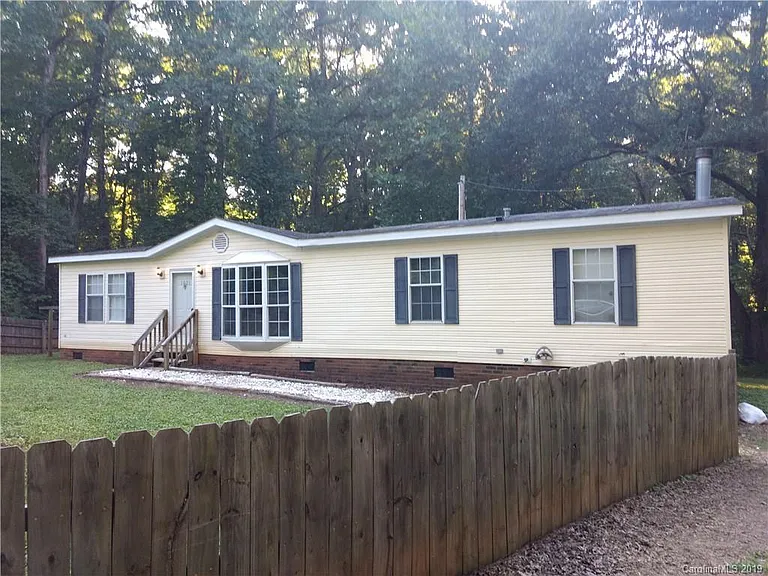 1021 Coral Ln — Photo 1