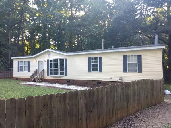 1021 Coral Ln, Mount Holly, NC 28120