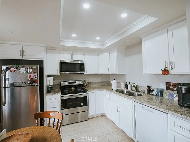 1554 Border Ave — Photo 1