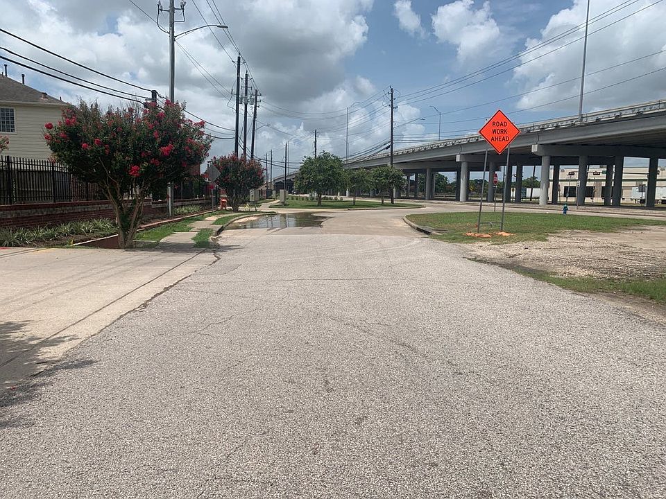 2nd image of 3607 Main Plaza Dr