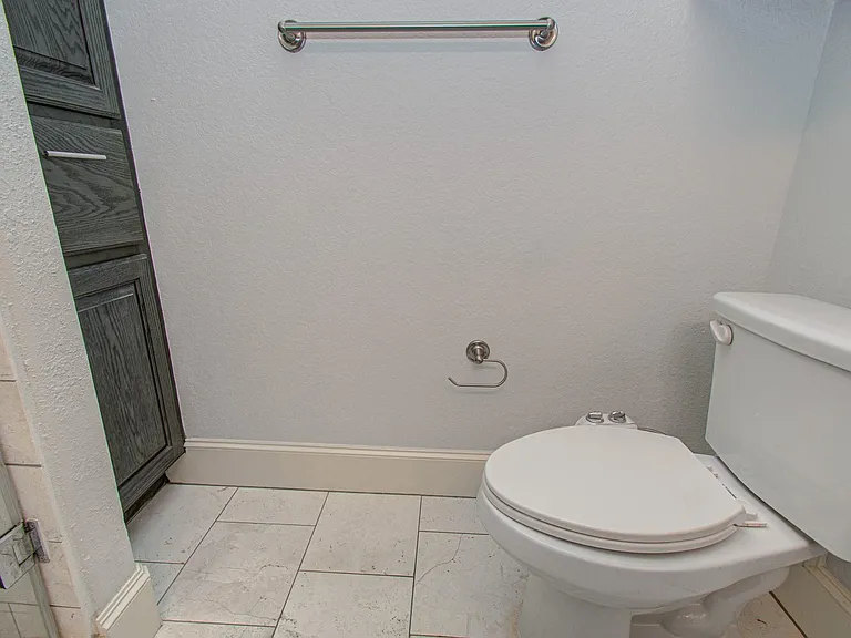 1012 Robbie St — Photo 26