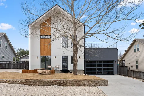 2915 Chisholm Trl Photo 1