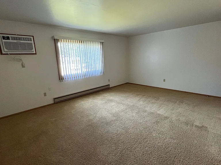 410 4th Ave NE #10 — Photo 6