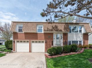3679 Whispering Trails Dr, Hoffman Estates, IL 60192