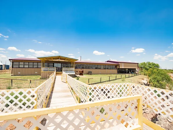 5061 Miller Dr, Seymour, TX 76380