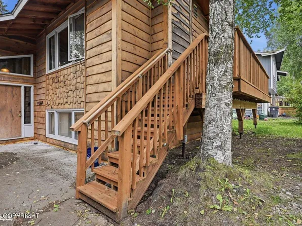 6402 Hampton Dr, Anchorage, AK 99504