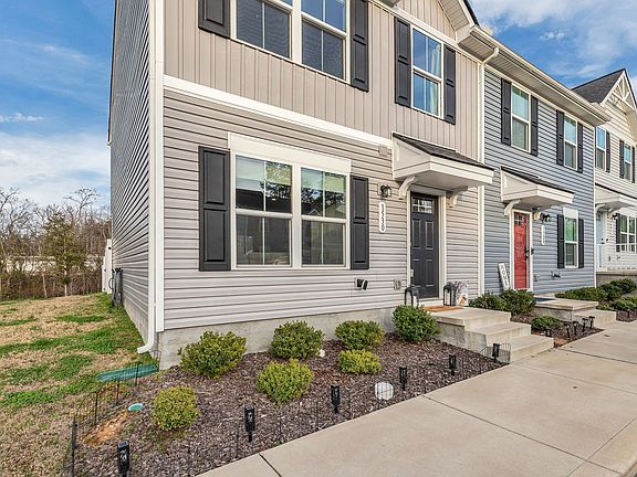 3rd image of 1530 Smoketree Rd