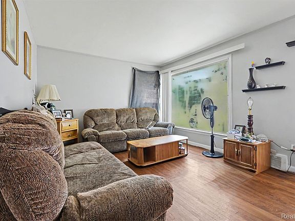 5th image of 27081 Lucerne Dr