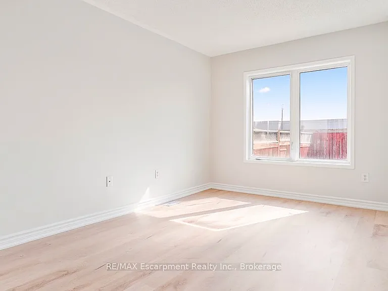 4832 Capri Cres — Photo 7