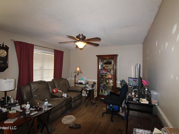 4th image of 1278 Town And Country Dr