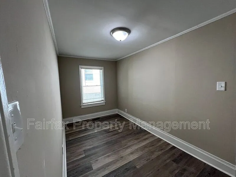 3 bed, 1.0 bath, 1430 sqft, $2,000 — Photo 4
