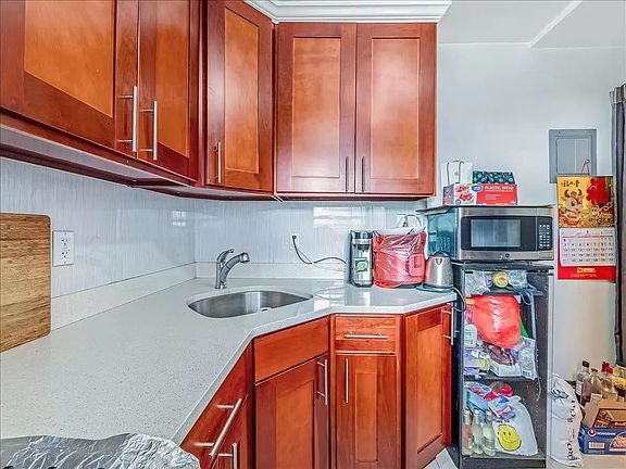 4th image of 26-16 Union St #1B