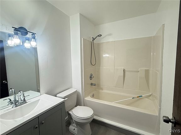 5th image of 217 Boyden St #2