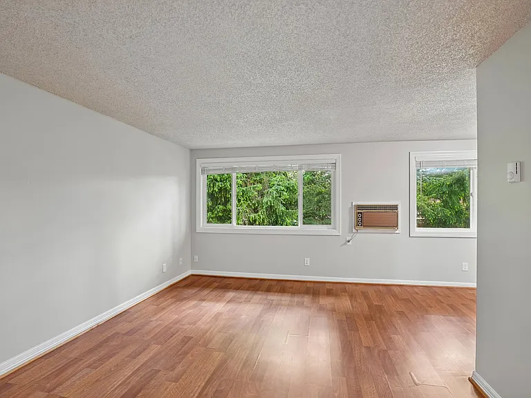 Linden Lane Apartments — Photo 11