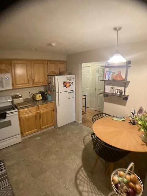 3 bed, 2.5 bath, 1500 sqft, $4,200 — Photo 3