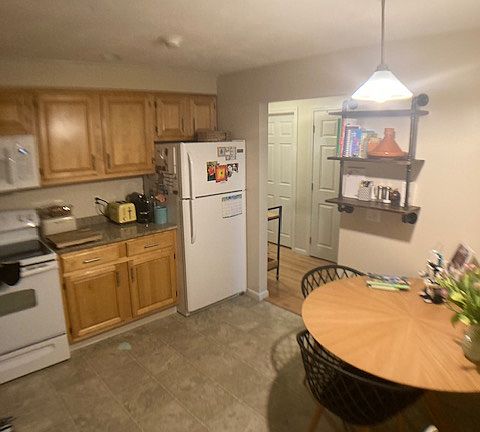 3rd image of 801 Manor Ter #801