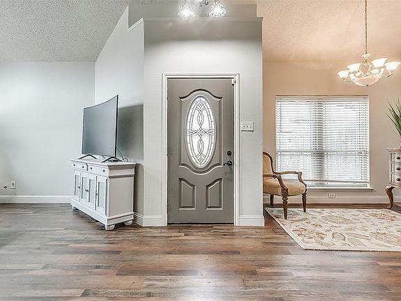 5th image of 5308 Manhassett Dr