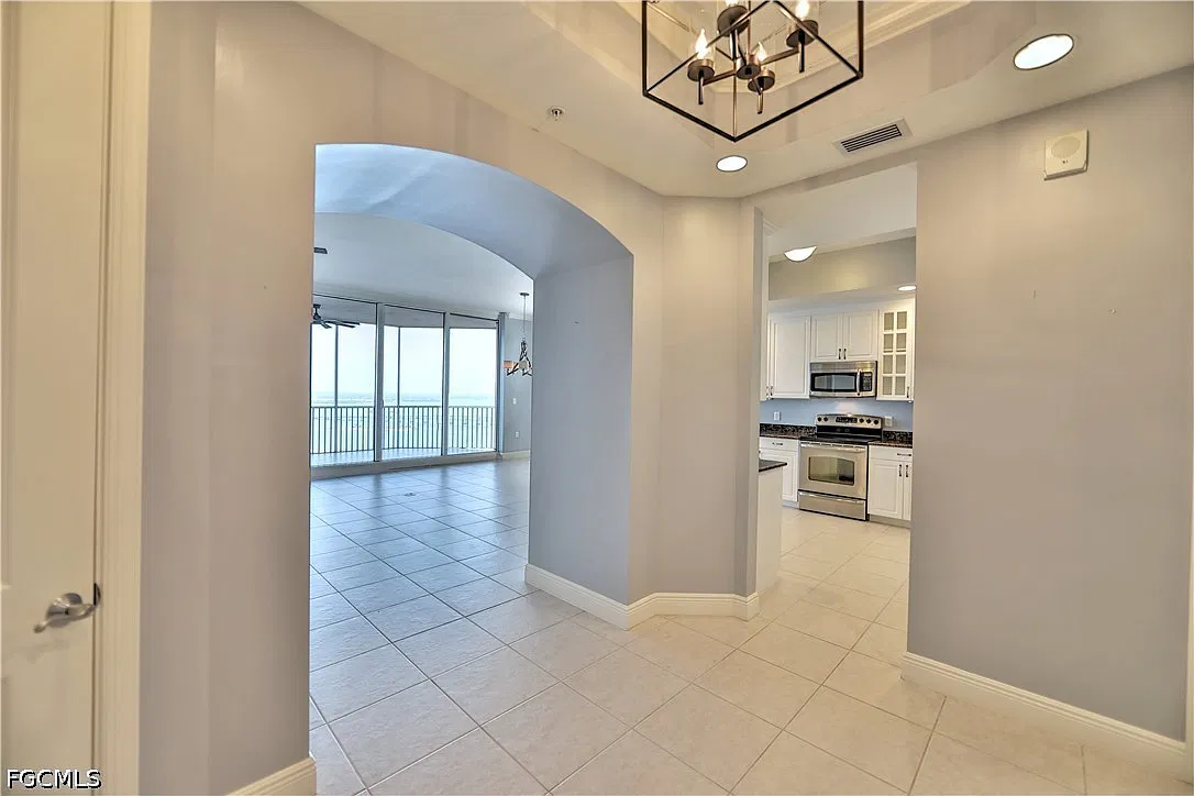 3 bed, 2.0 bath, 2230 sqft, $3,600 — Photo 3