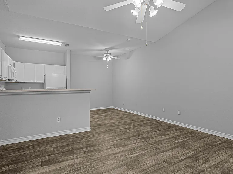 Creekside Village — Photo 32