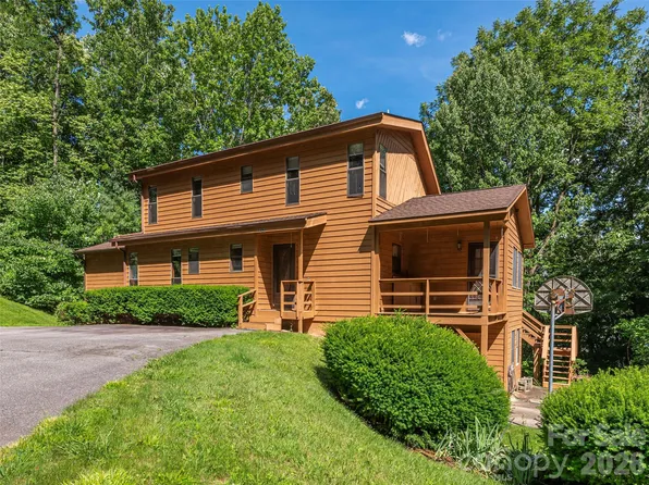 1575 Red Maple Dr, Waynesville, NC 28785