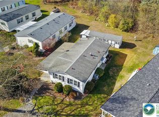 2 Hickory Hills Dr, Bath, PA 18014