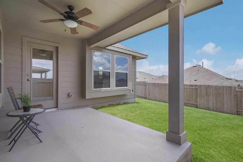 3 bed, 1252 sqft, $1,890 — Photo 4