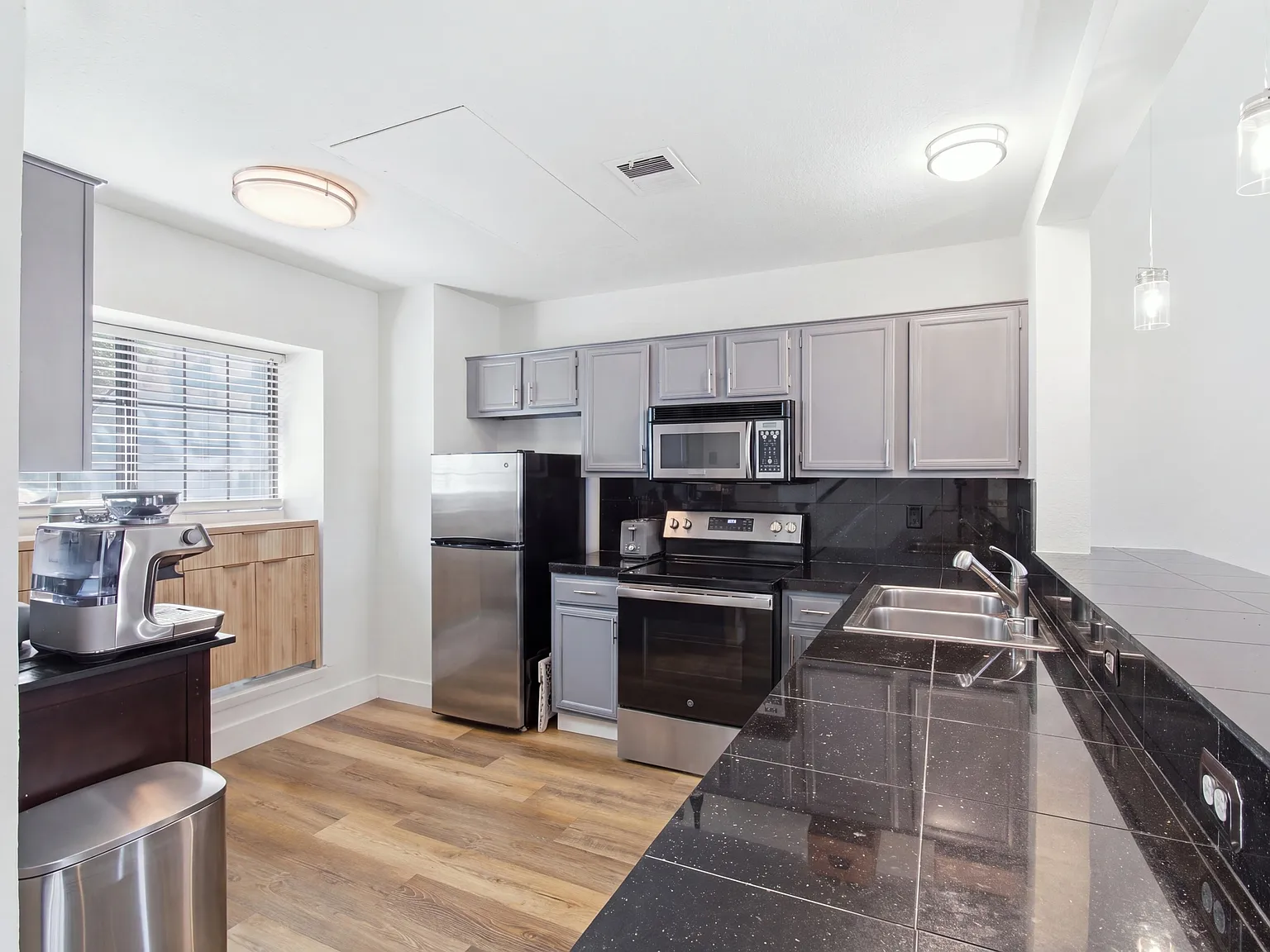2 bed, 2.5 bath, 1101 sqft, $2,150 — Photo 3