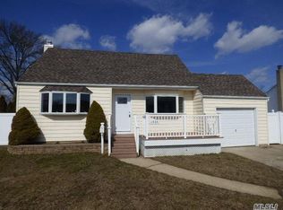 1434 12th St, West Babylon, NY 11704