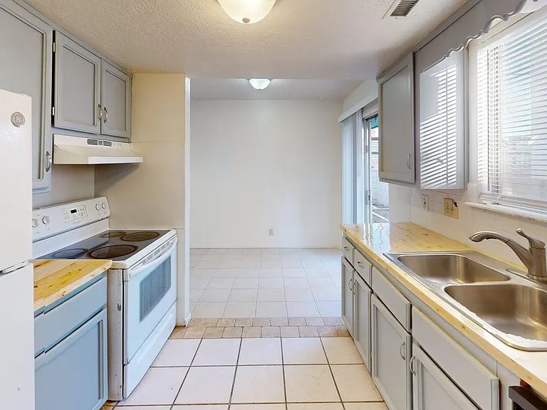 804-Ortiz-SE-4-Kitchen 1_12302025