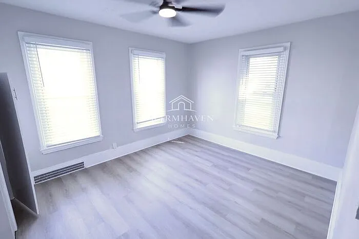 570 Dayton St — Photo 11