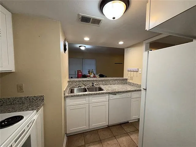 608 Rue St #B — Photo 9
